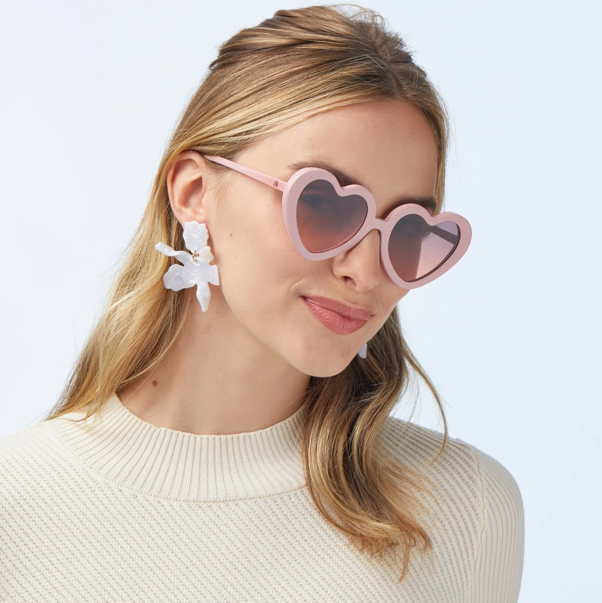 BLUSH SWEETHEART SUNGLASSES