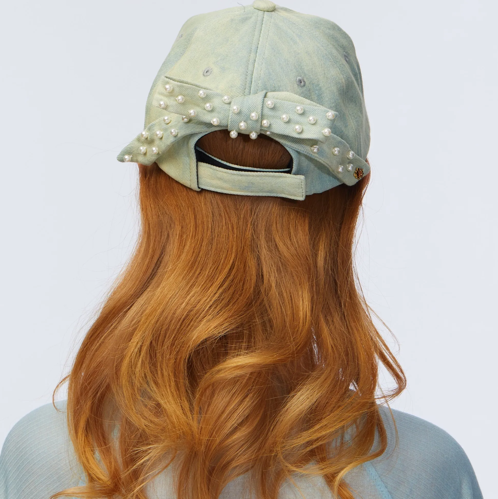 FADED DENIM BOW EMBELLISHED DENIM BASEBALL CAP