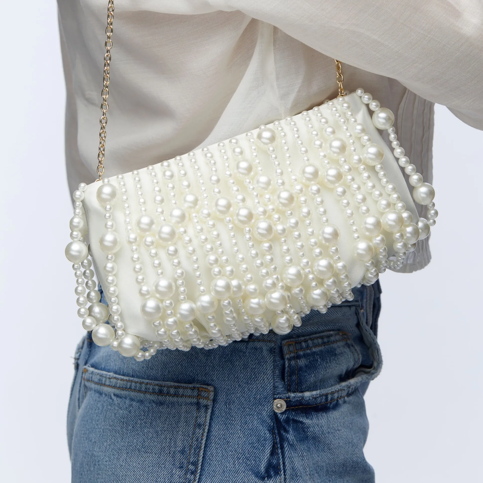 IVORY PEARL WILLOW BEADED CLUTCH