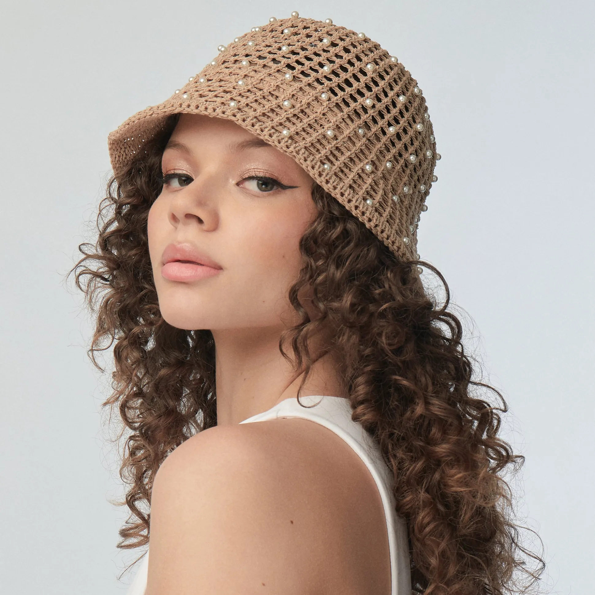NATURAL OPEN WEAVE PEARL BUCKET HAT