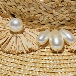 NATURAL PEARL POMS STRAW HAT