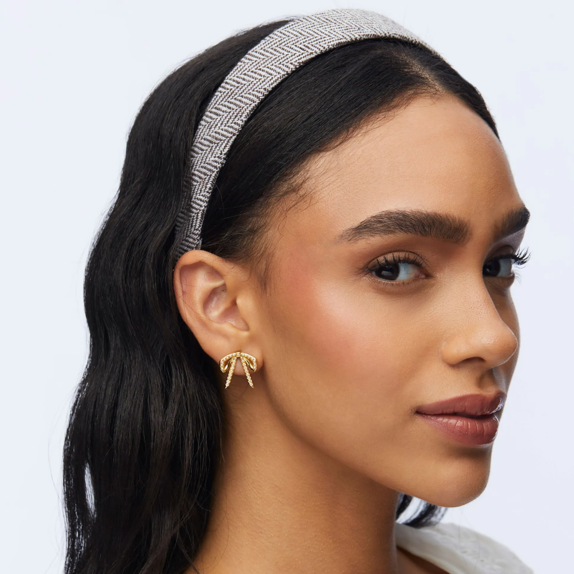 PEARL MINI BOW STUD EARRINGS