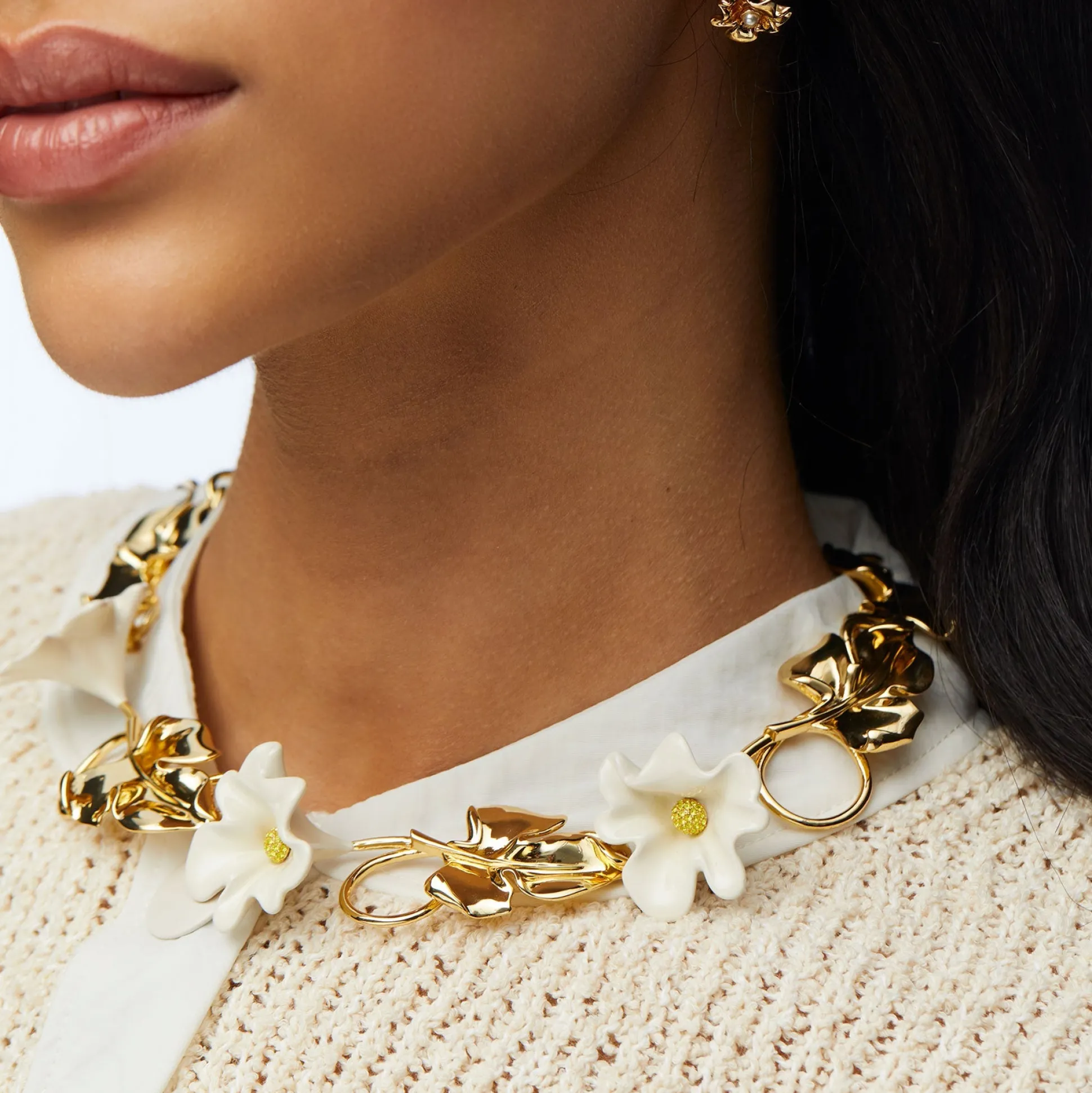 PEARL RUFFLED LILY COLLAR NECKLACE